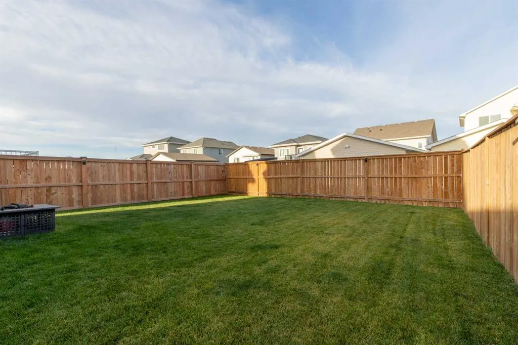 22 Goldenrod Place W