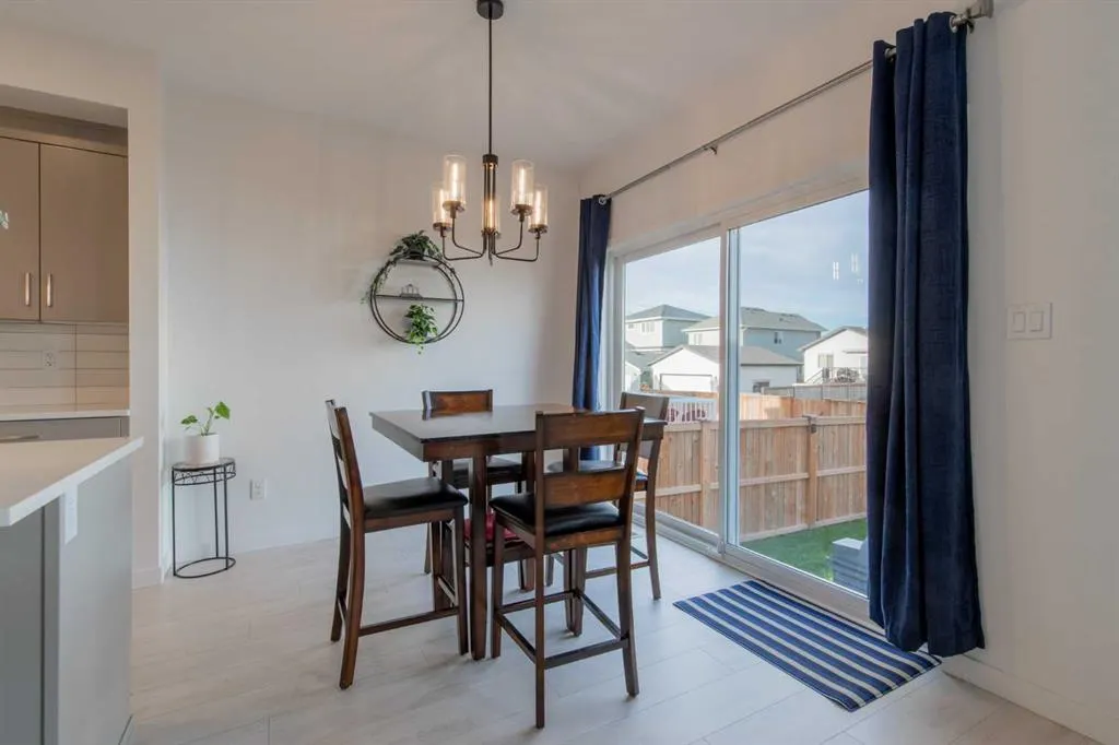 22 Goldenrod Place W