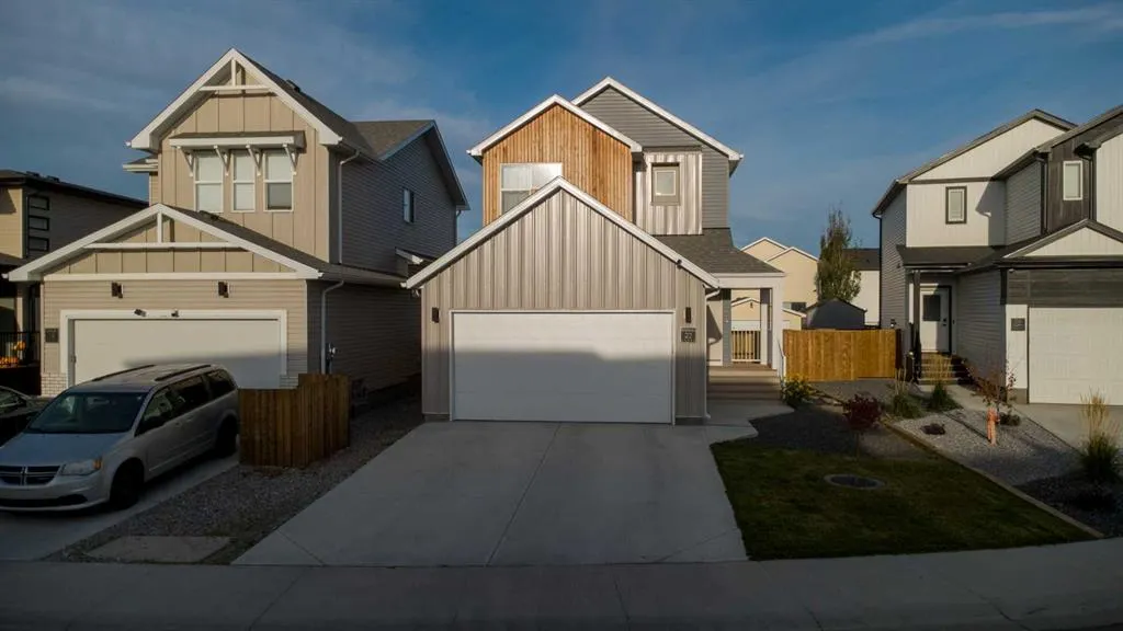 22 Goldenrod Place W
