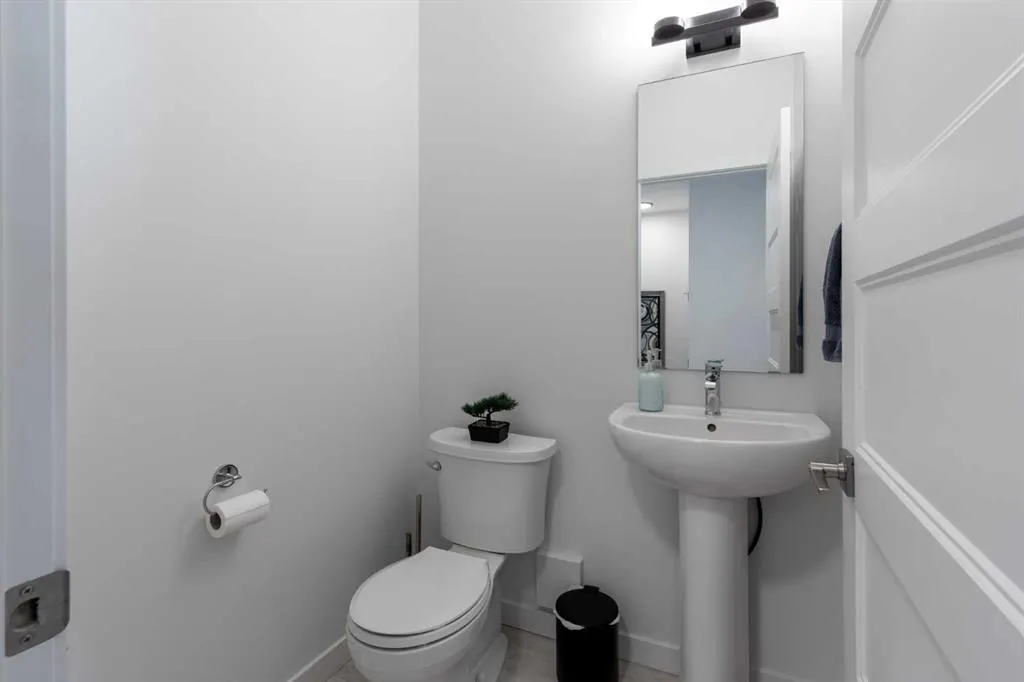 22 Goldenrod Place W