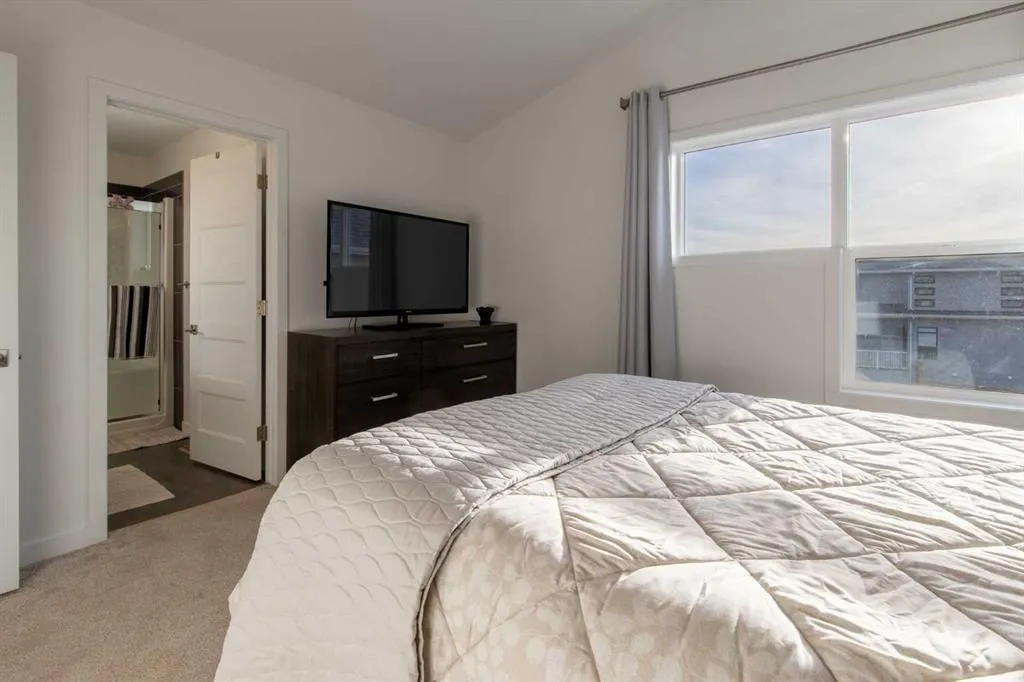 22 Goldenrod Place W