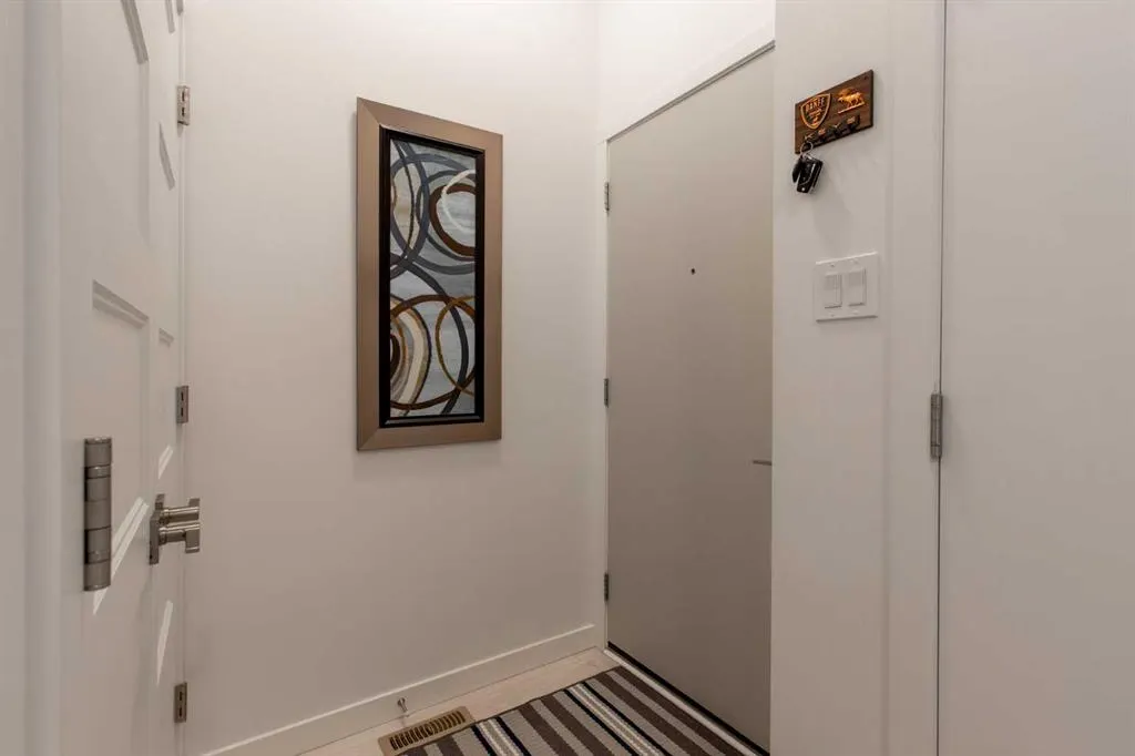22 Goldenrod Place W