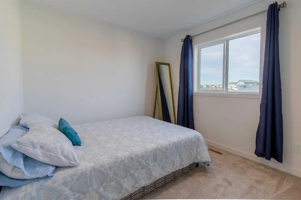 22 Goldenrod Place W