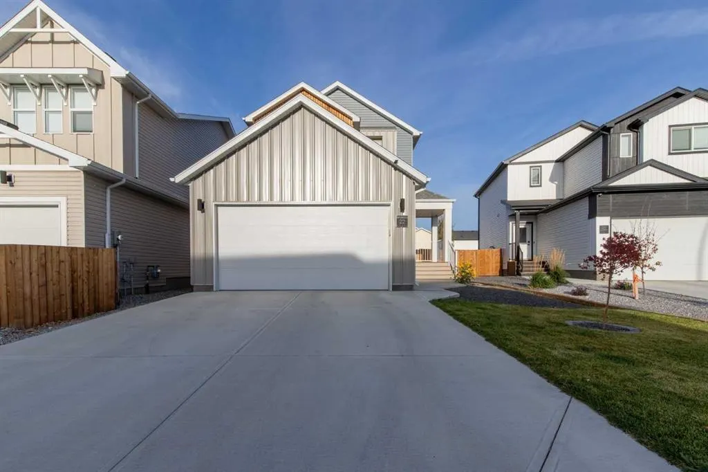 22 Goldenrod Place W