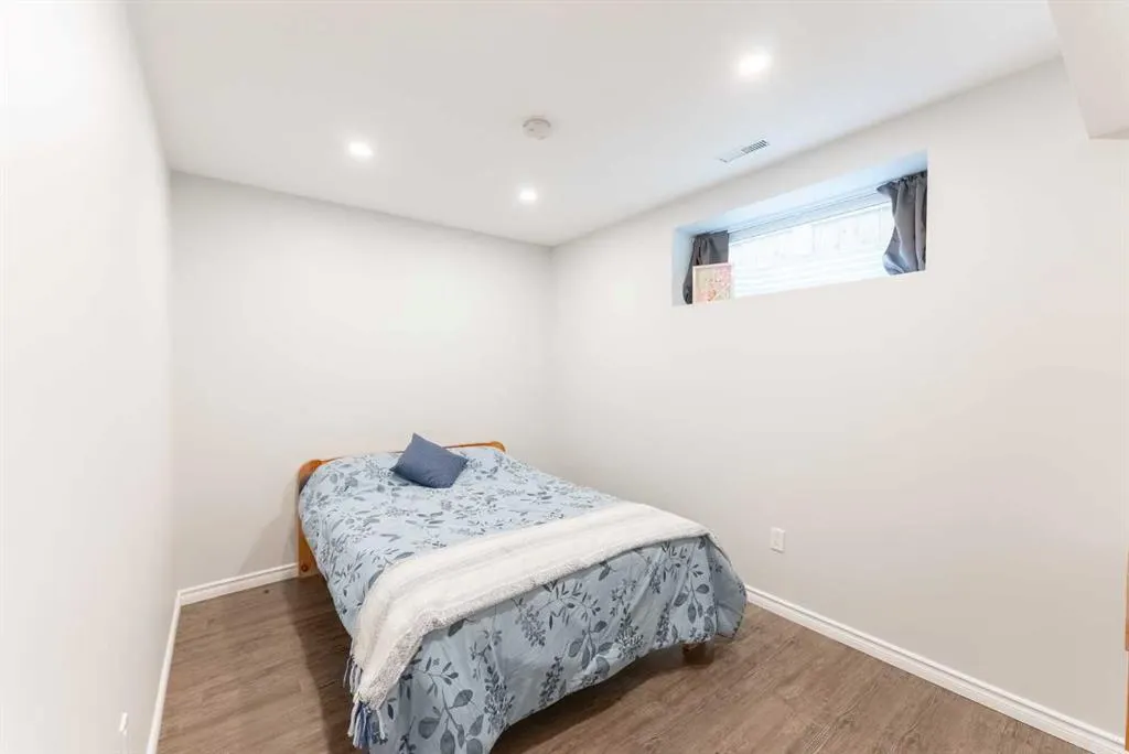 306 Twinriver Road W