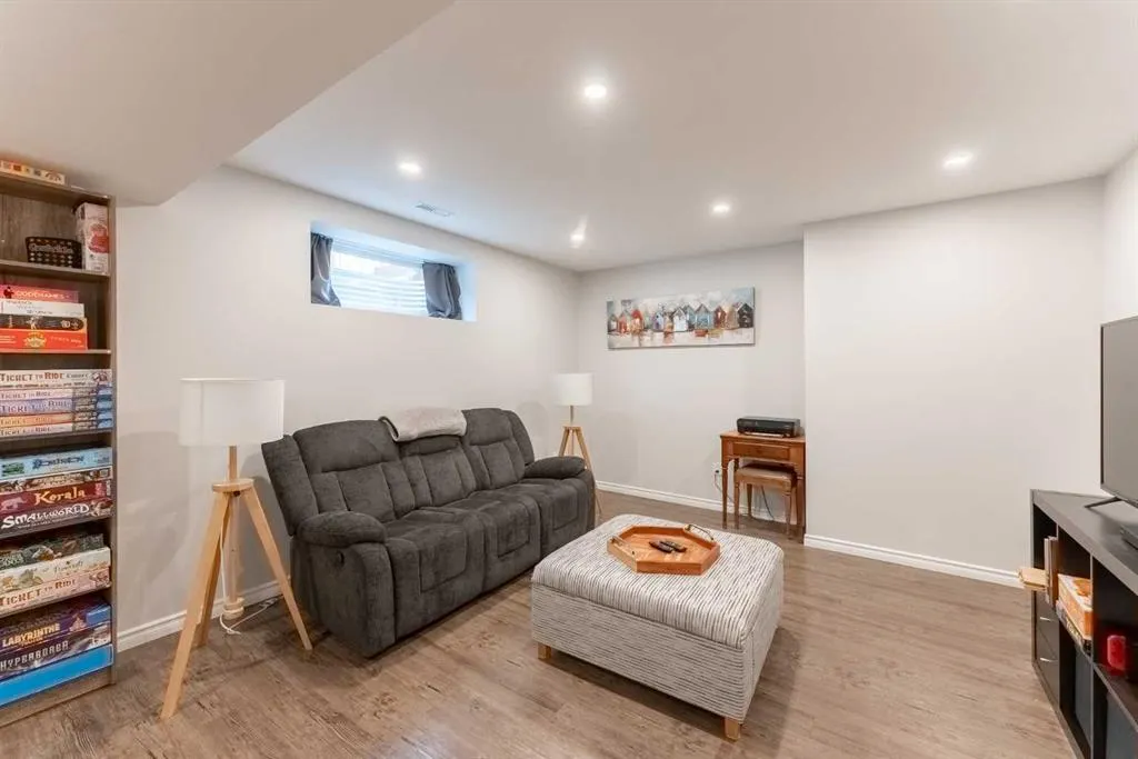 306 Twinriver Road W
