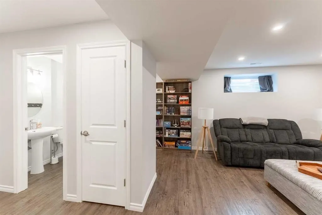 306 Twinriver Road W