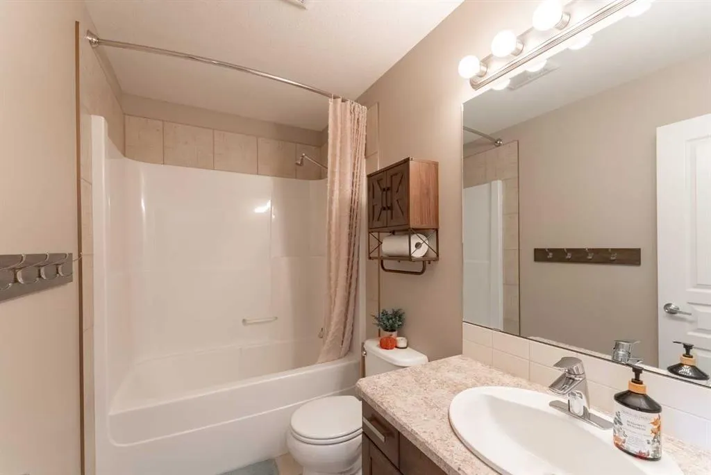 306 Twinriver Road W