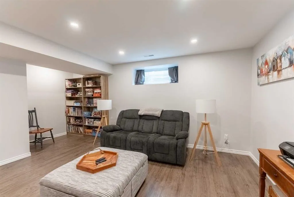 306 Twinriver Road W
