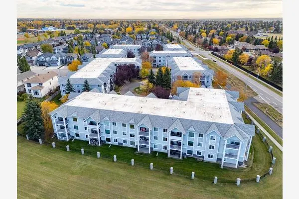 1112 Valleyview Park SE
