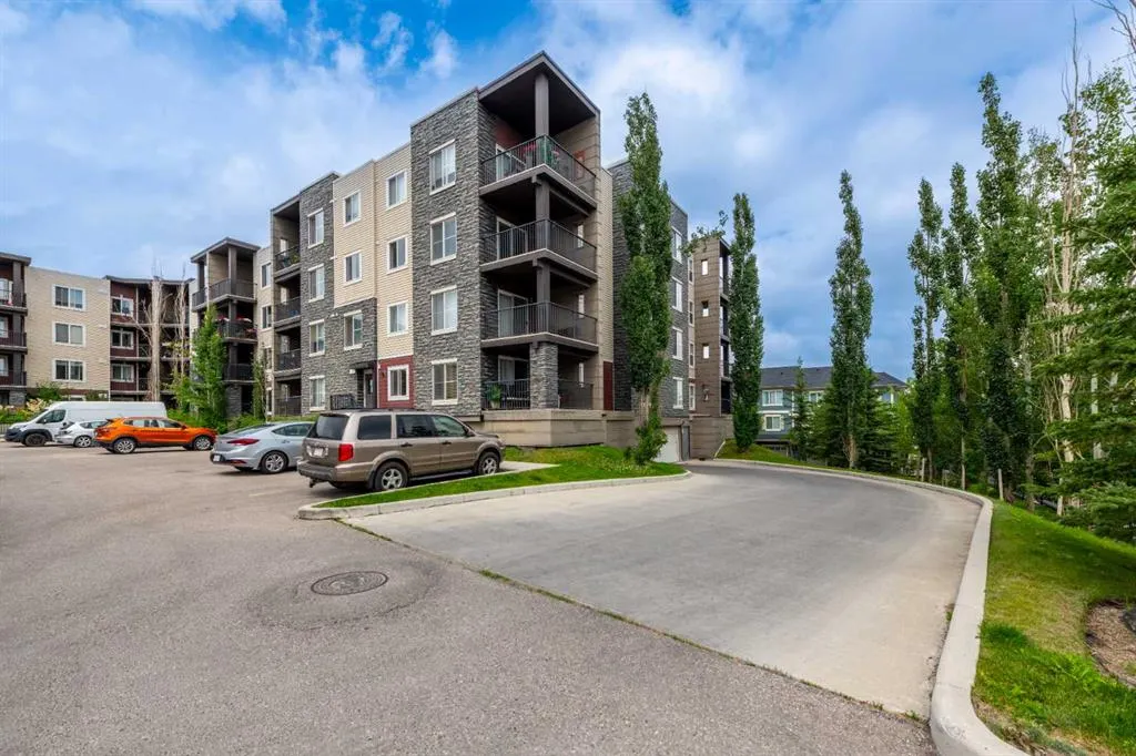 195 Kincora Glen Road NW #423