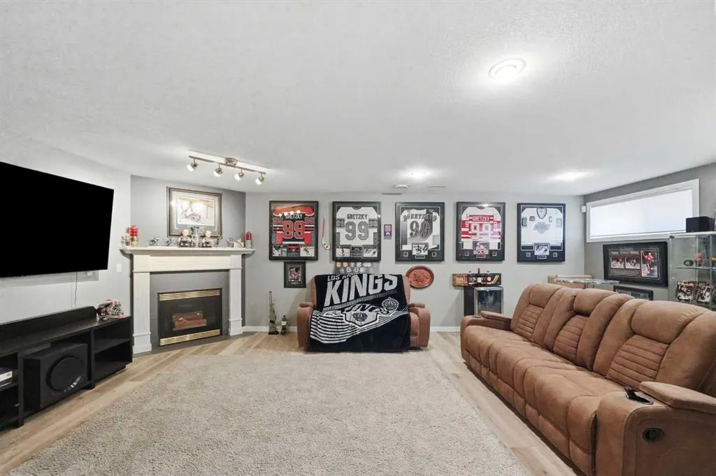 8 Drever Close