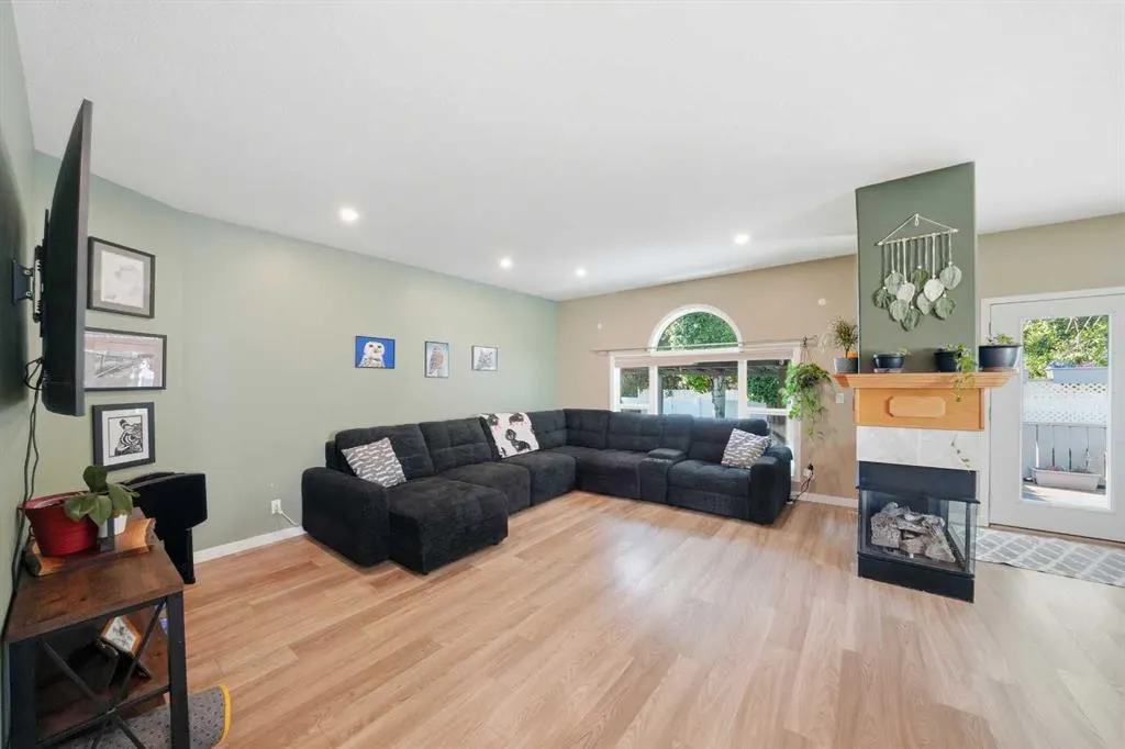 8 Drever Close