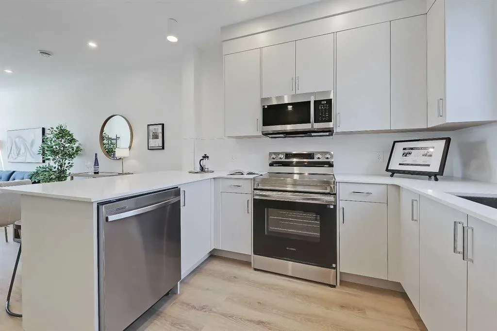 828 8 Avenue NE #8