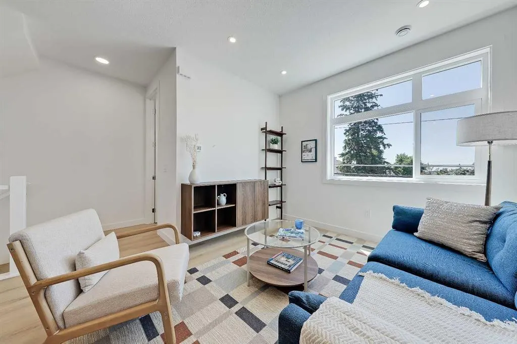 828 8 Avenue NE #8