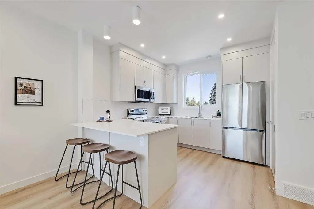 828 8 Avenue NE #8