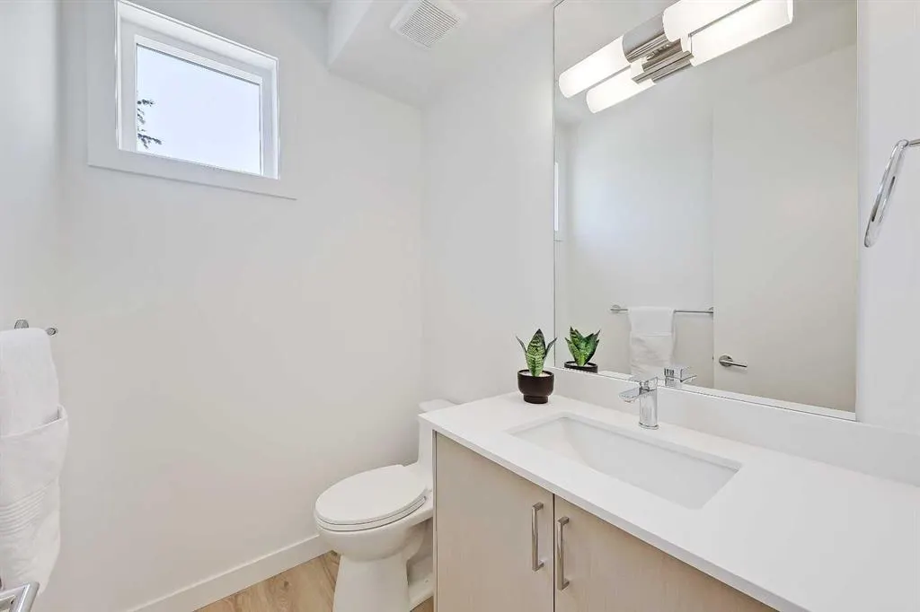 828 8 Avenue NE #8