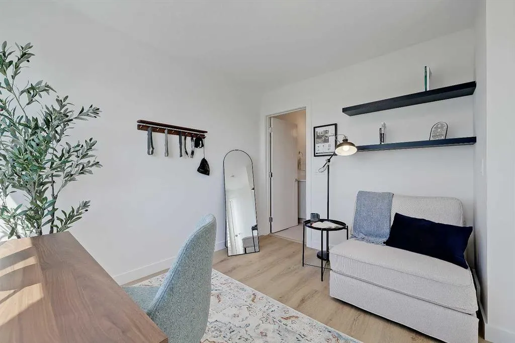 828 8 Avenue NE #8