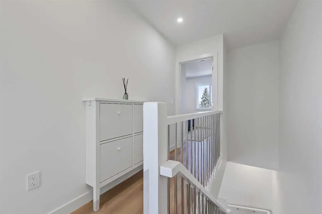 828 8 Avenue NE #8