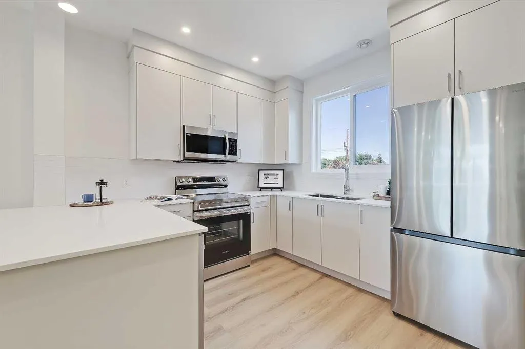 828 8 Avenue NE #8