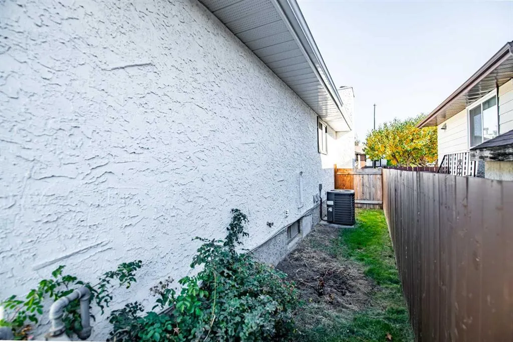 112 Carroll Crescent