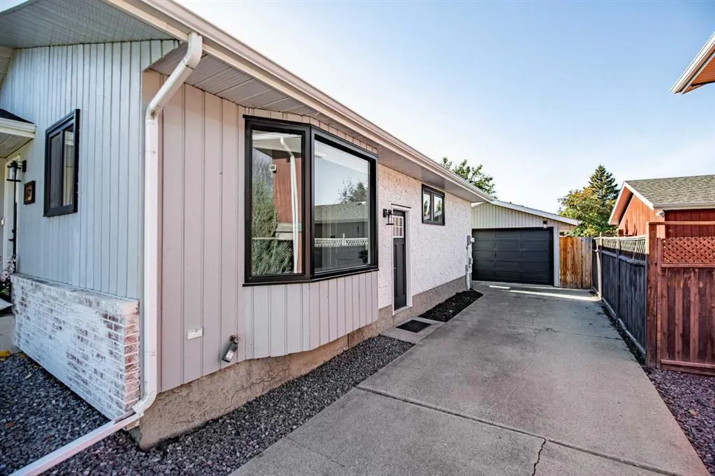 112 Carroll Crescent