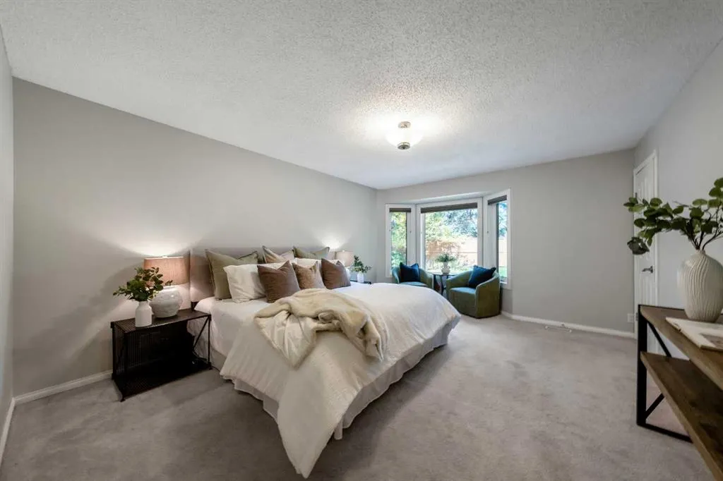 224 Varsity Crescent NW