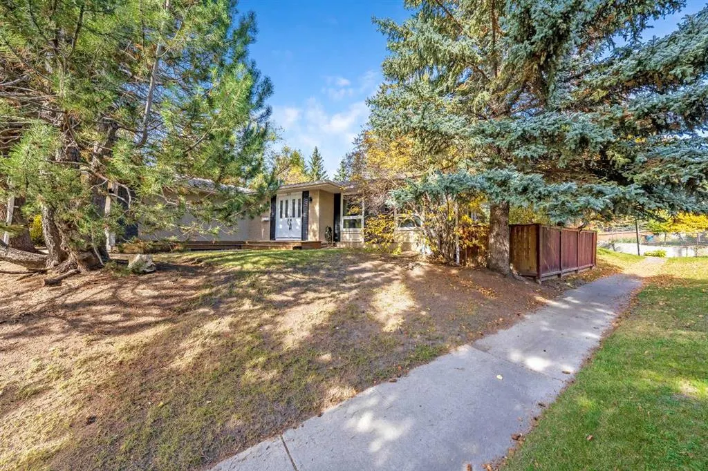 224 Varsity Crescent NW