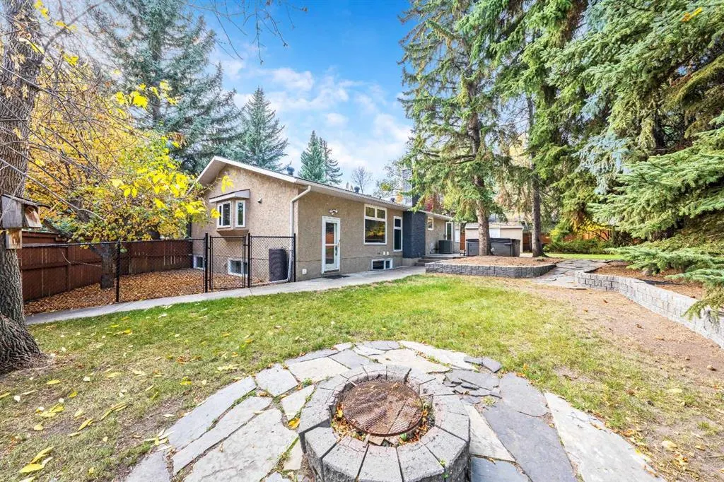 224 Varsity Crescent NW