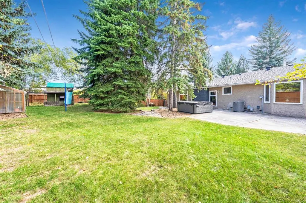 224 Varsity Crescent NW
