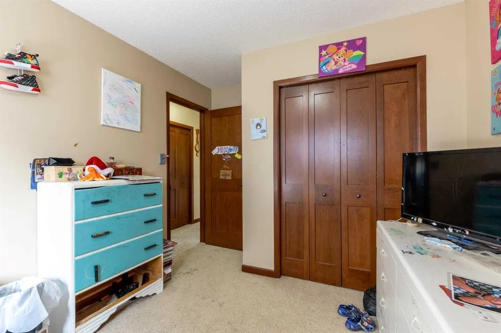 184 Lakhota Crescent W
