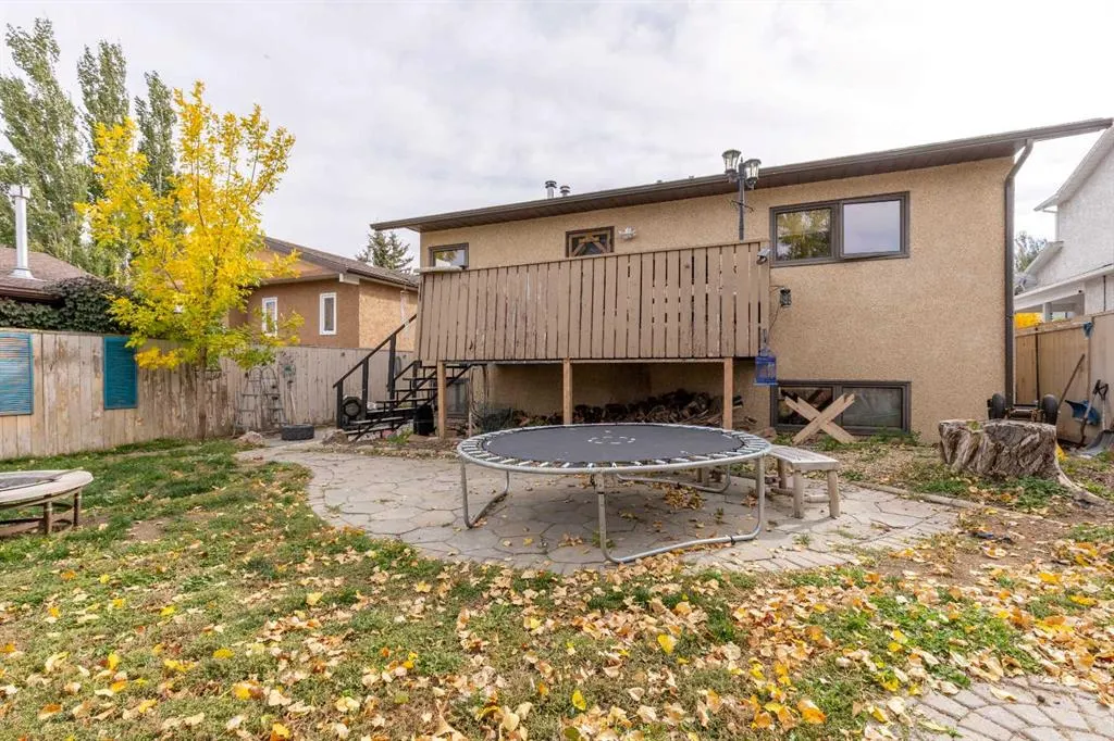 184 Lakhota Crescent W