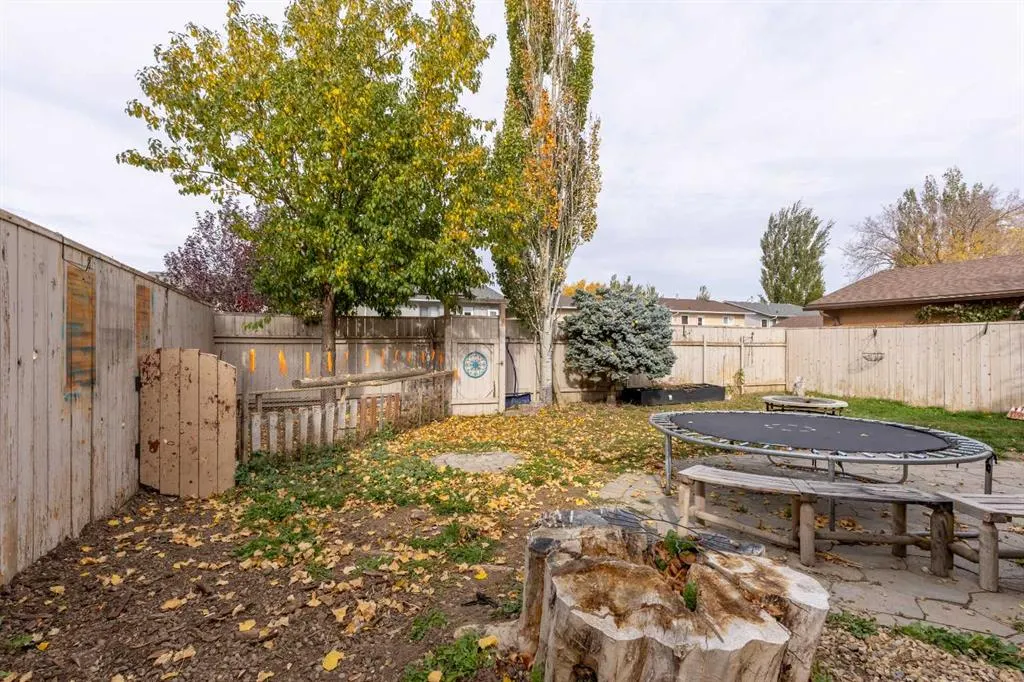 184 Lakhota Crescent W