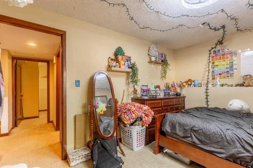 184 Lakhota Crescent W