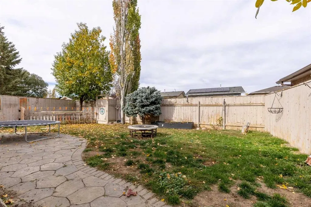 184 Lakhota Crescent W