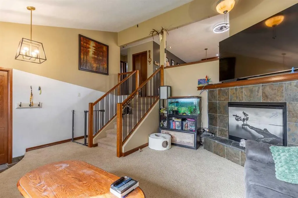 184 Lakhota Crescent W