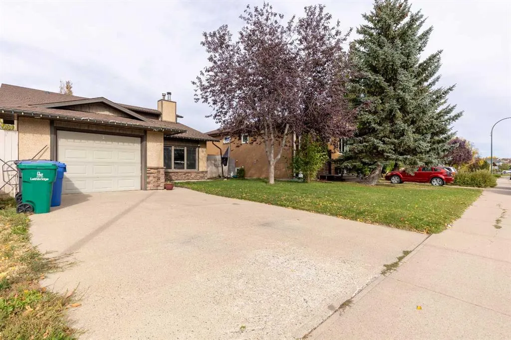 184 Lakhota Crescent W