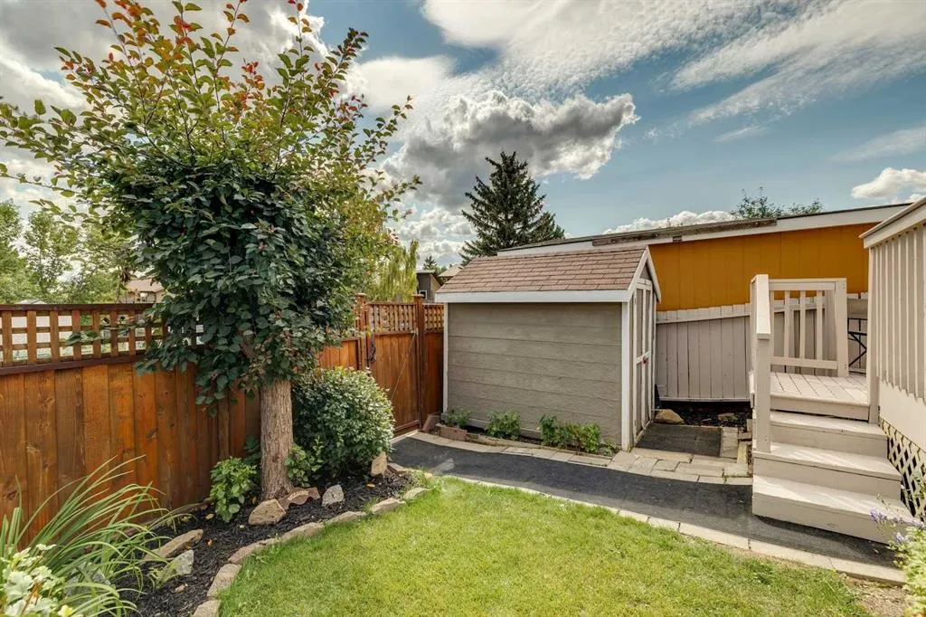 568 Strathcona Drive SW