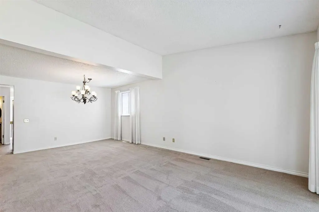 568 Strathcona Drive SW