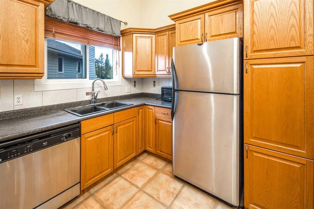 28 Hawkcliff Place NW