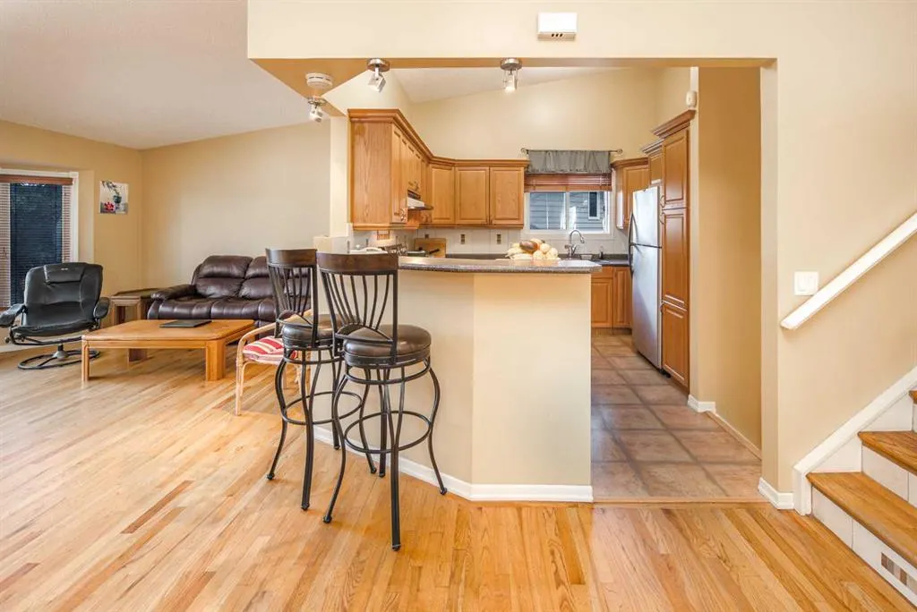28 Hawkcliff Place NW