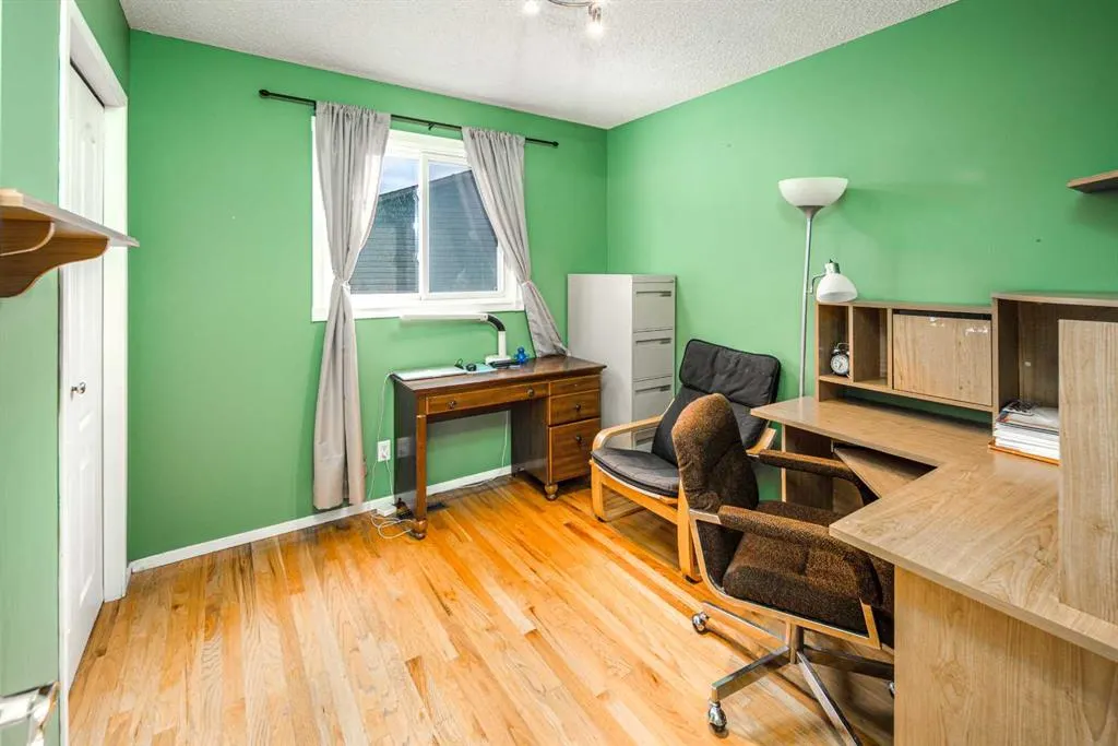 28 Hawkcliff Place NW