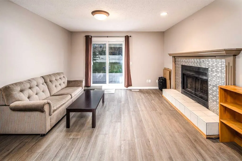28 Hawkcliff Place NW