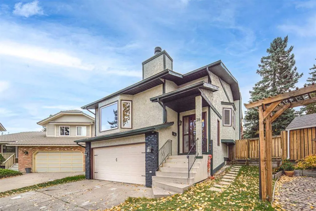 28 Hawkcliff Place NW