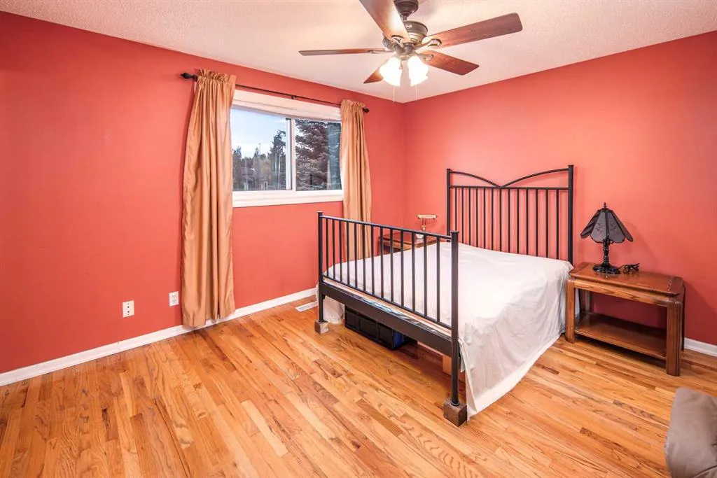 28 Hawkcliff Place NW
