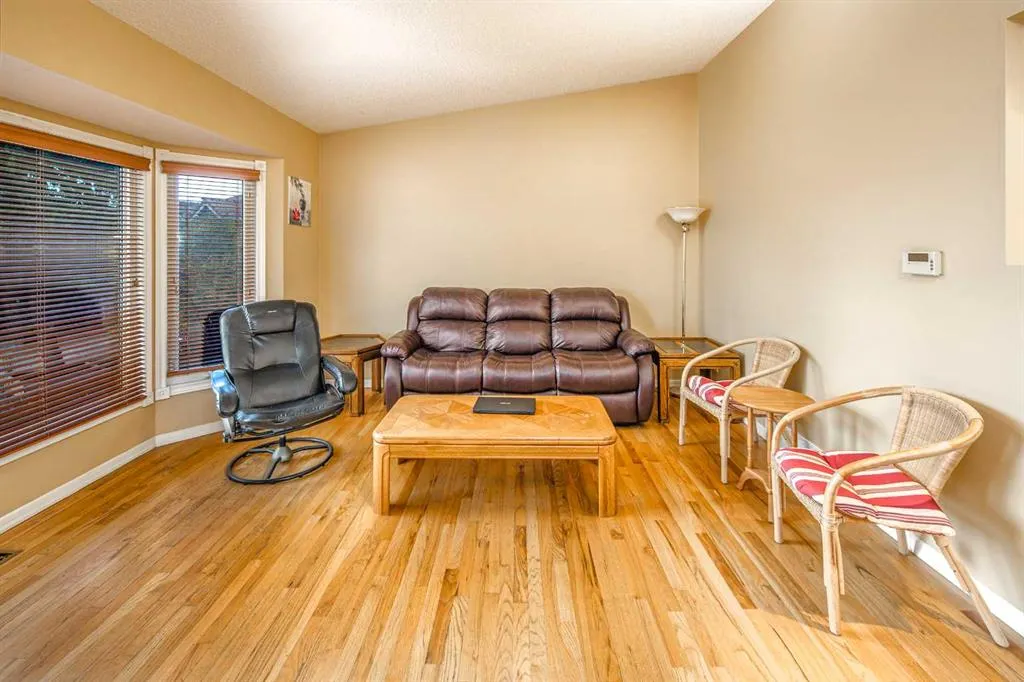 28 Hawkcliff Place NW