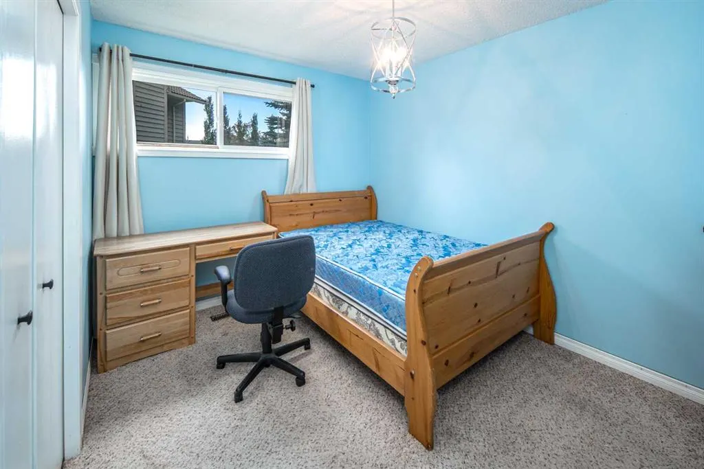 28 Hawkcliff Place NW