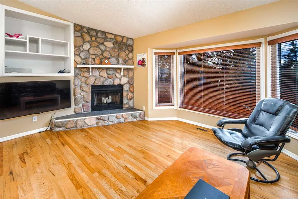 28 Hawkcliff Place NW