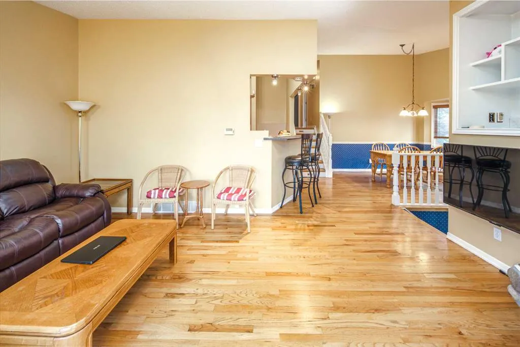 28 Hawkcliff Place NW