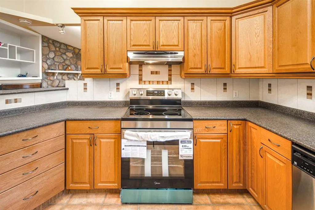 28 Hawkcliff Place NW